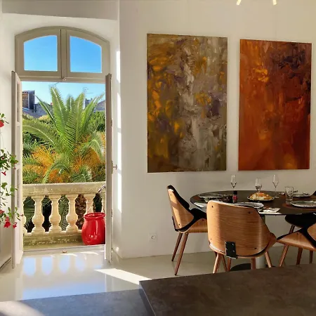 A La Roquette, Dans L'hotel De Divonne, Classe. Apartment
