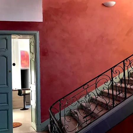 A La Roquette, Dans L'hotel De Divonne, Classe. Apartment
