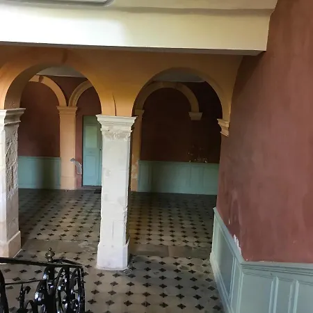A La Roquette, Dans L'hotel De Divonne, Classe. *