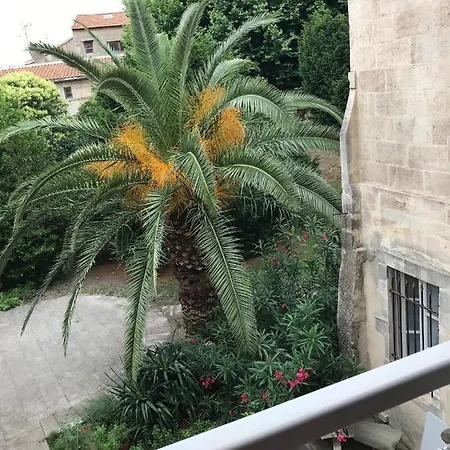Apartment A La Roquette, Dans L'hotel De Divonne, Classe. Arles